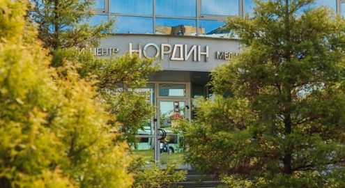 Вход в «Нордин» со стороны фитнес-центра