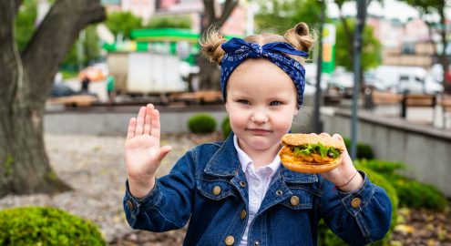 Фастфуд и здоровье детей. Каковы последствия неправильного питания и как их избежать?