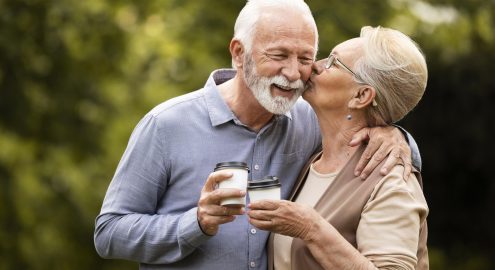 Акция в Международный день пожилых людей. Скидка для пенсионеров на любую услугу!