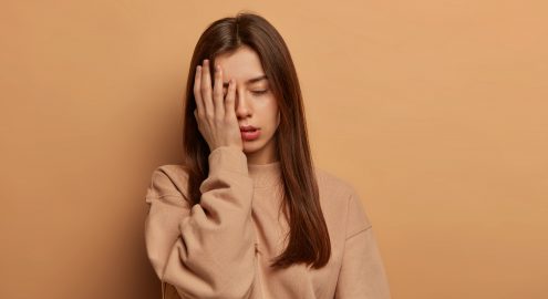 Апатия: когда — к психотерапевту, а когда — к врачу? Возможные причины проблемы перечисляет психотерапевт Николай ХВОЩИНСКИЙ