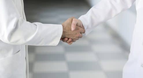 Наш специалист, доктор медицинских наук, врач травматолог-ортопед Олег ЭЙСМОНТ побывал на конгрессе в Италии в качестве почетного гостя