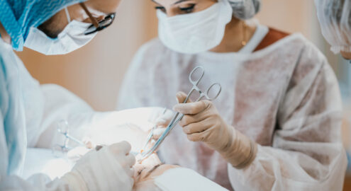 Вернуть молодость и уверенность! Пластический хирург Халид РУСТАМОВ перечисляет 5 самых популярных пластических операций в летний сезон